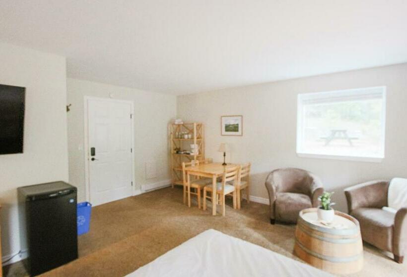 اتاق استاندارد با چشم‌انداز باغ, The Inn At The Ninth Hole Bed & Breakfast