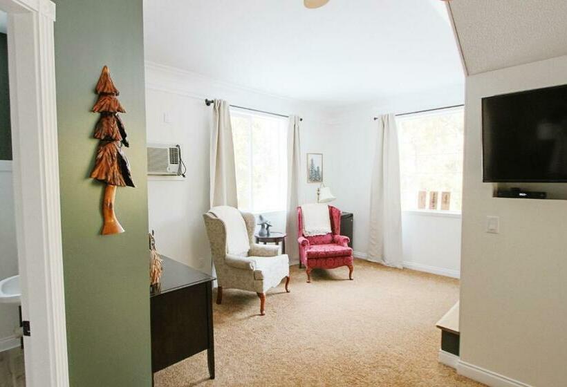 اتاق لوکس با تخت بزرگ, The Inn At The Ninth Hole Bed & Breakfast