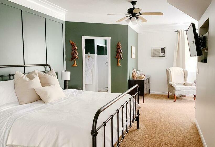 اتاق لوکس با تخت بزرگ, The Inn At The Ninth Hole Bed & Breakfast