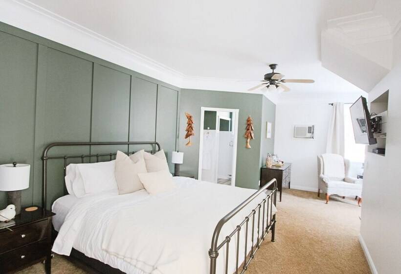 اتاق لوکس با چشم‌انداز باغ, The Inn At The Ninth Hole Bed & Breakfast