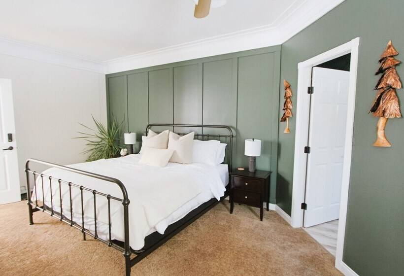 اتاق لوکس با چشم‌انداز باغ, The Inn At The Ninth Hole Bed & Breakfast
