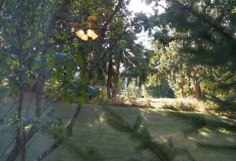 اتاق لوکس با چشم‌انداز باغ, The Inn At The Ninth Hole Bed & Breakfast