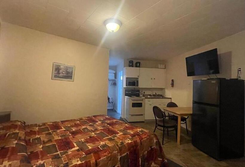 سوییت, Travellers Motel
