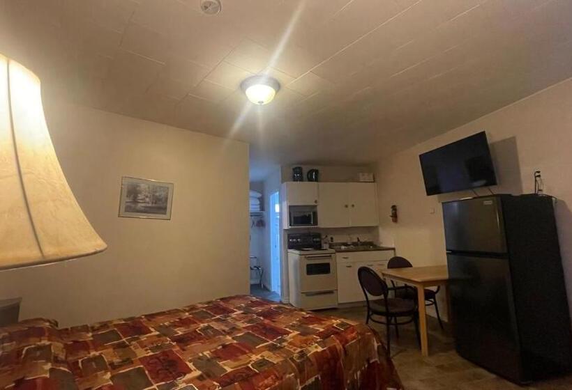 سوییت, Travellers Motel