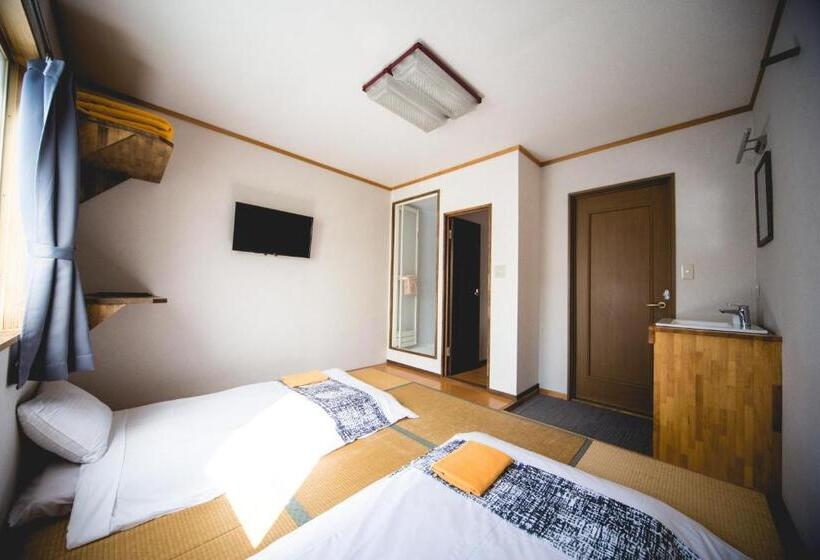 اتاق استاندارد سه نفره, Hakuba Cortina Lodge