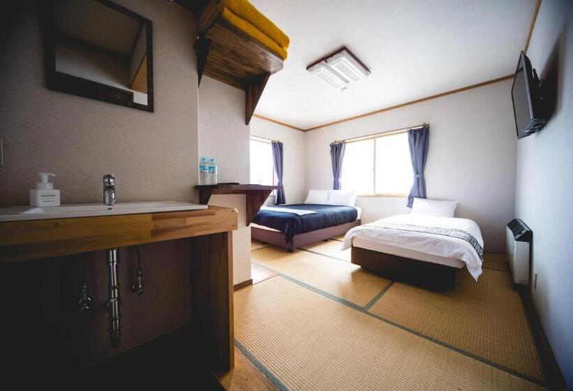 اتاق استاندارد سه نفره, Hakuba Cortina Lodge