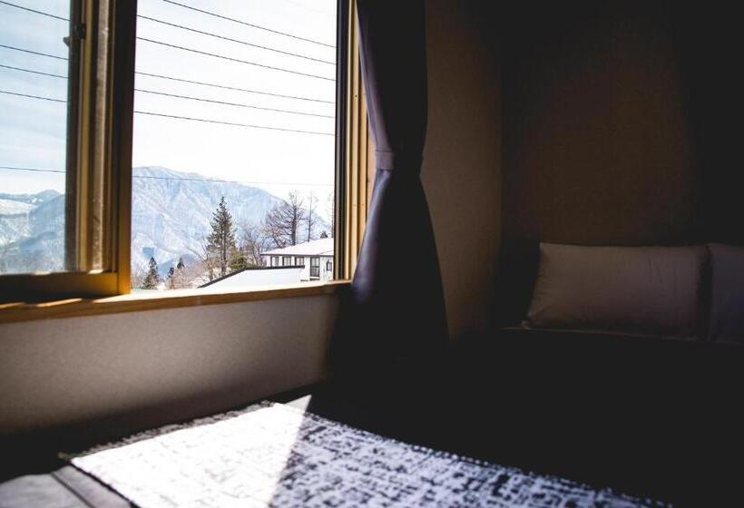 اتاق استاندارد سه نفره, Hakuba Cortina Lodge
