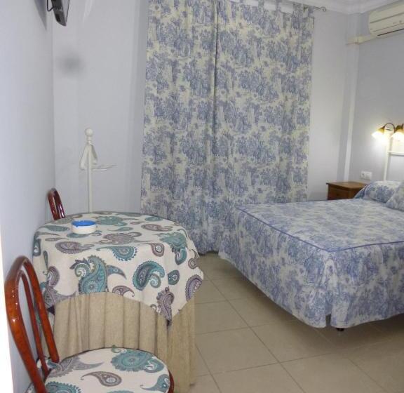 اتاق استاندارد یک نفره, Hostal Virgen Del Rocio