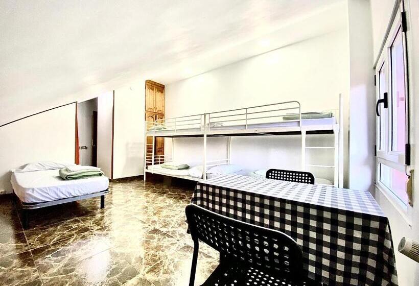 اتاق خانوادگی با سرویس بهداشتی مشترک, Hostel Albergue Paradiso