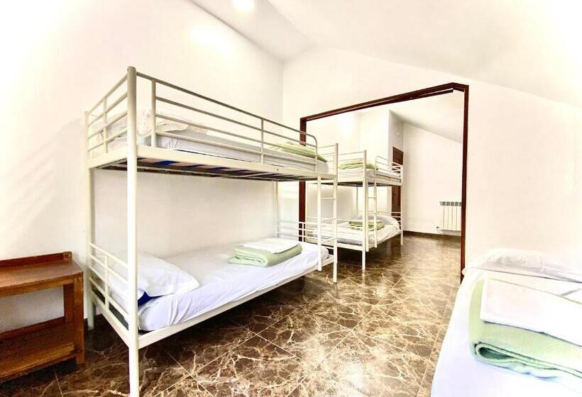 اتاق خانوادگی با سرویس بهداشتی مشترک, Hostel Albergue Paradiso