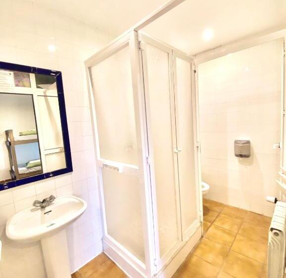 اتاق استاندارد چهار تخته, Hostel Albergue Paradiso