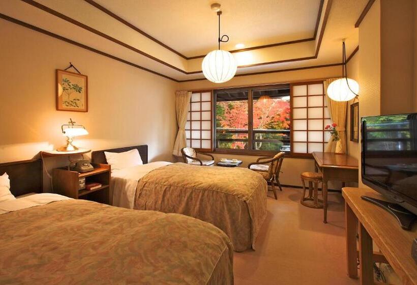 اتاق اکونومی, Tsuruya Ryokan