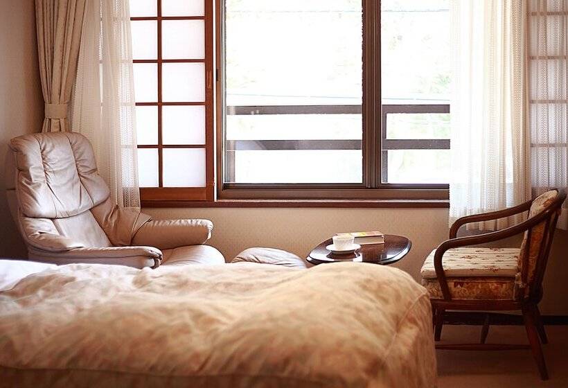 اتاق اکونومی, Tsuruya Ryokan