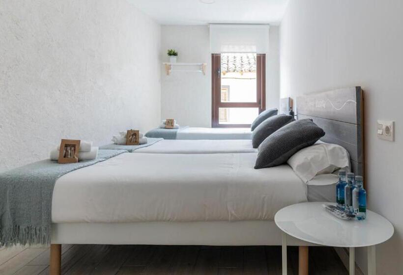 اتاق استاندارد سه نفره, Albergue Lamorena