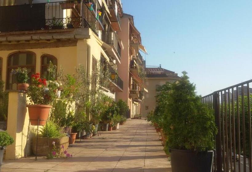 اتاق استاندارد با چشم‌انداز باغ, Cal Comabella
