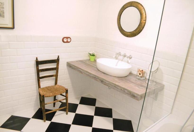 1 Bedroom Apartment Lake View, Cal Comabella