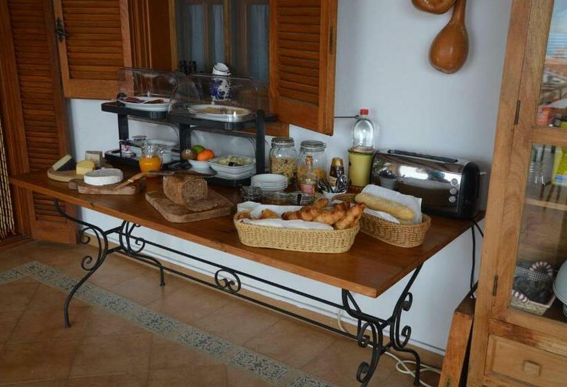 اتاق خانوادگی, Casa Roble B&b