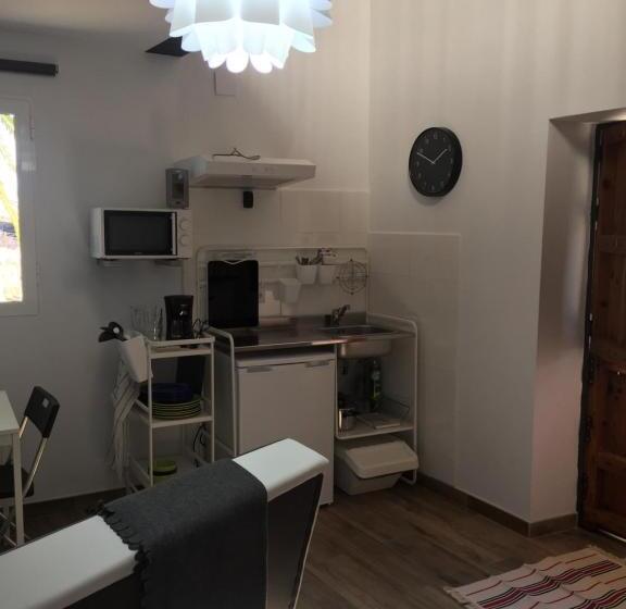 استودیوی استاندارد, Hostel Cañaveral