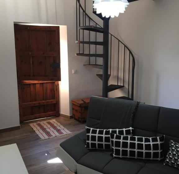استودیوی استاندارد, Hostel Cañaveral