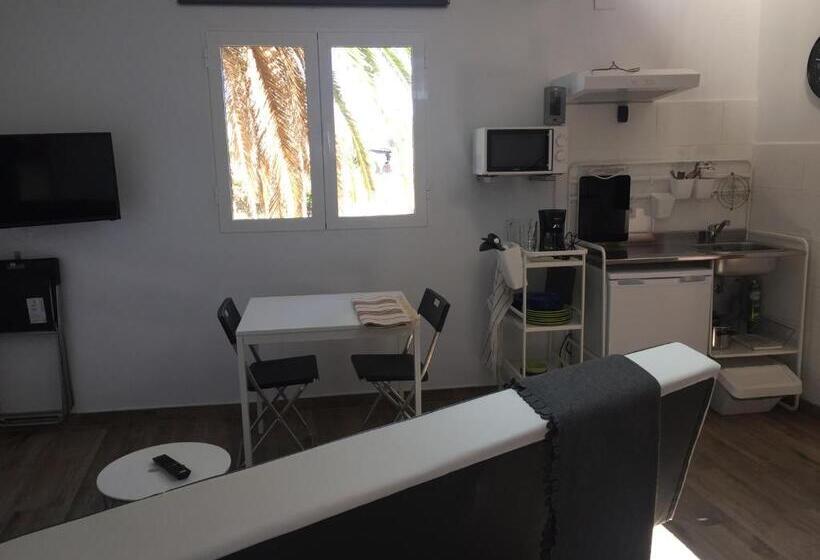 استودیوی استاندارد, Hostel Cañaveral