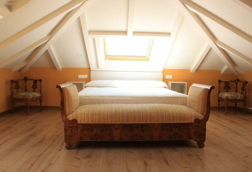 سوییت جونیور, Hostal Siglo Xix