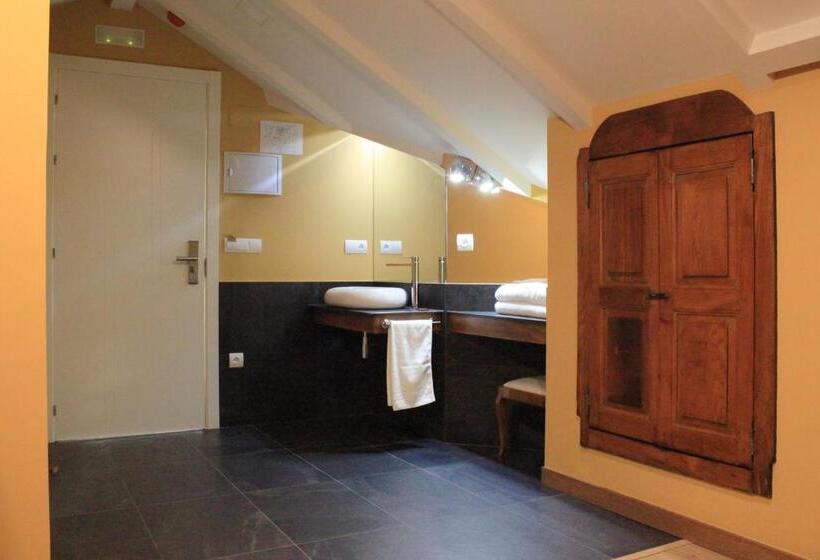 سوییت جونیور, Hostal Siglo Xix