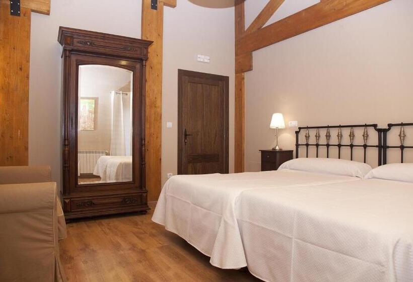 اتاق ساده سه‌ نفره, La Casona De La Mesta
