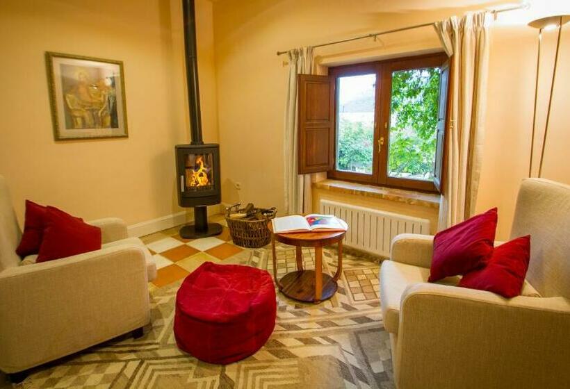 سوییت جونیور, La Torre Del Visco   Relais & Châteaux