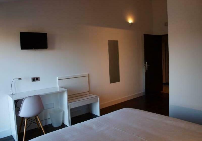 اتاق لوکس, Las Casas De Pandreula
