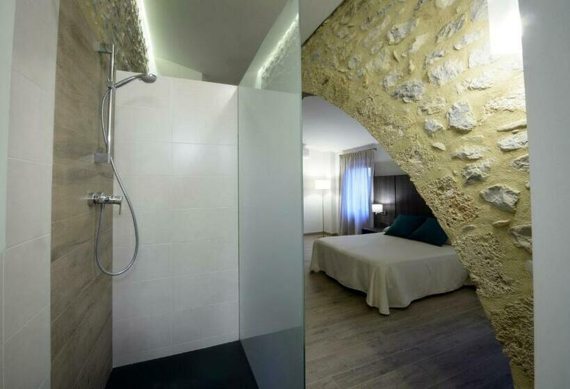 Standard Triple Room with Terrace, Mas Pere Pau