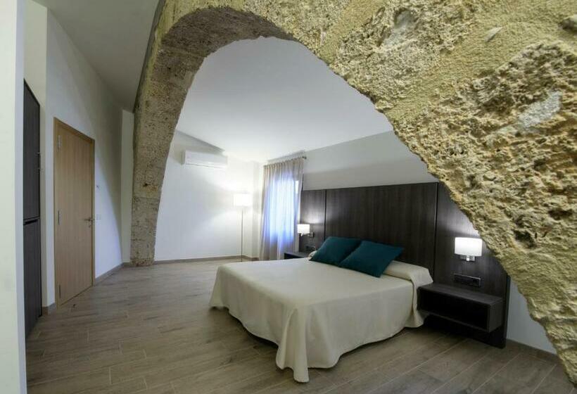 Standard Triple Room with Terrace, Mas Pere Pau