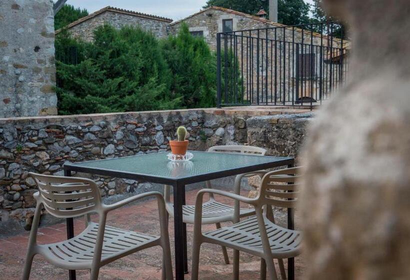 Standard Triple Room with Terrace, Mas Pere Pau
