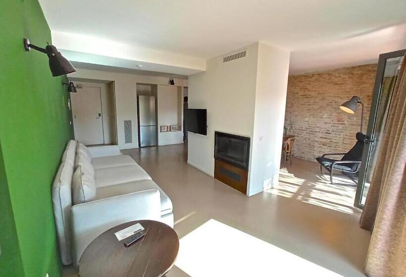 1 Bedroom Penthouse Apartment, Restaurant Lotus Priorat