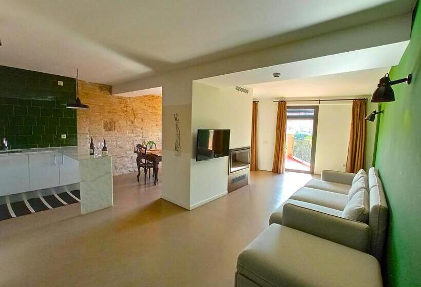 1 Bedroom Penthouse Apartment, Restaurant Lotus Priorat