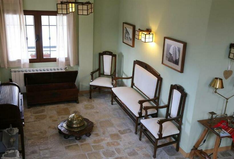 سوییت لوکس, Rural Los Abriles