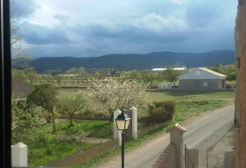 سوییت لوکس, Rural Los Abriles