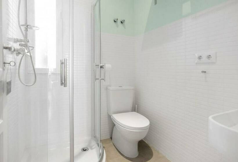 اتاق استاندارد با سرویس بهداشتی مشترک, Cordoba Bed And Be Hostel