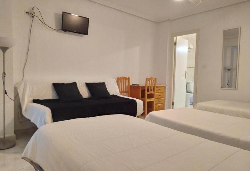 スタンダード４人部屋, Hostal Lucy