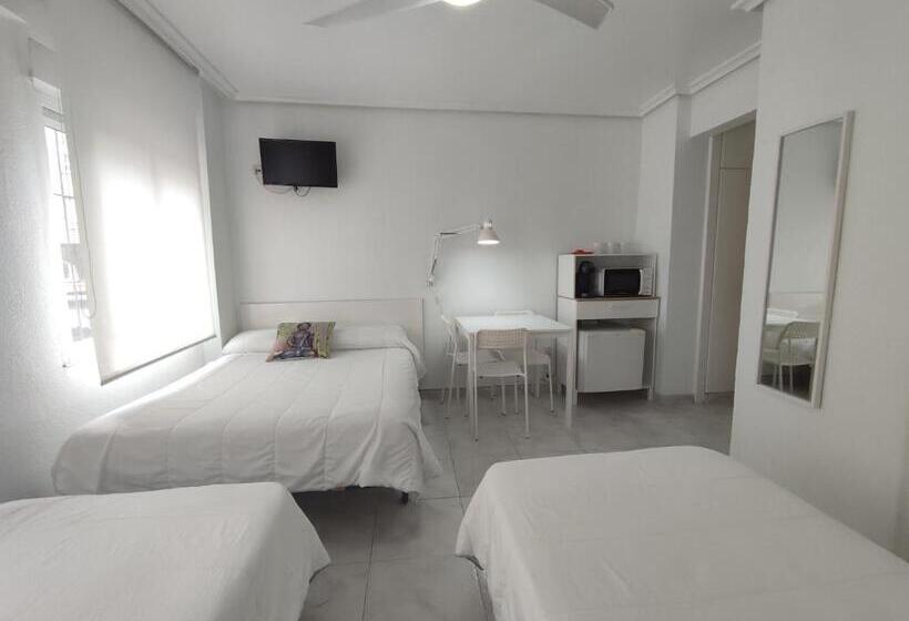 スタンダード４人部屋, Hostal Lucy