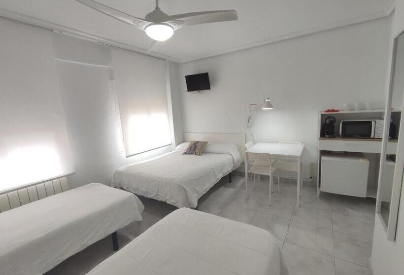 スタンダード４人部屋, Hostal Lucy