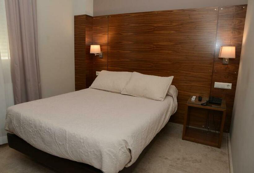 Standard Single Room, Escudero