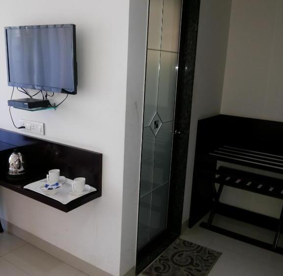 اتاق سوپریور با تخت بزرگ, Krishna Inn