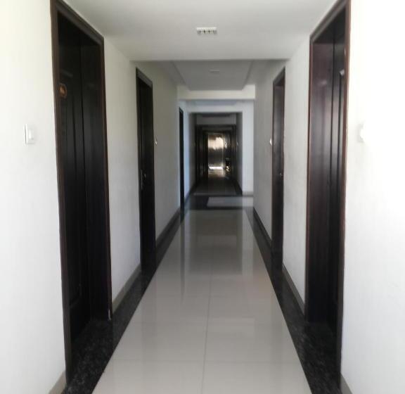 اتاق سوپریور با تخت بزرگ, Krishna Inn