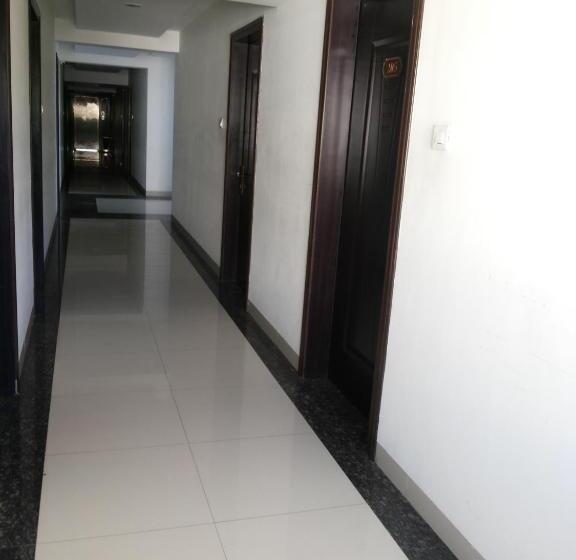 اتاق سوپریور با تخت بزرگ, Krishna Inn
