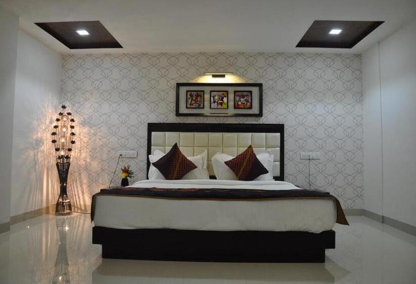 سوییت خانوادگی, Krishna Inn