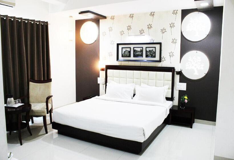 اتاق سوپریور با تخت بزرگ, Krishna Inn