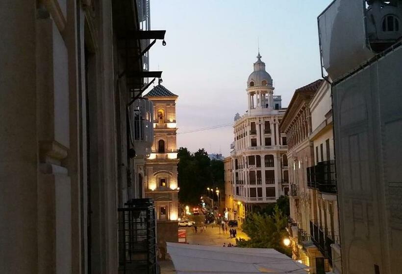 تختخواب در اتاق مشترک, The Cathedral Hostel