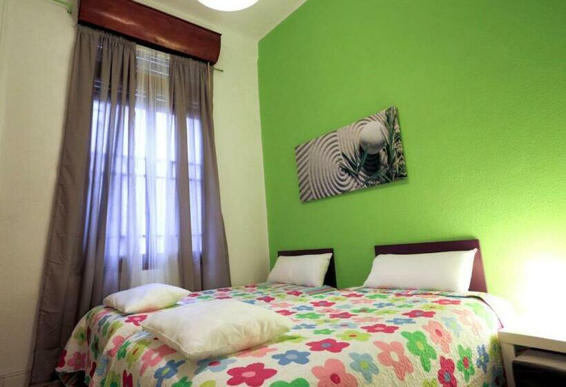 اتاق استاندارد با سرویس بهداشتی مشترک, The Cathedral Hostel