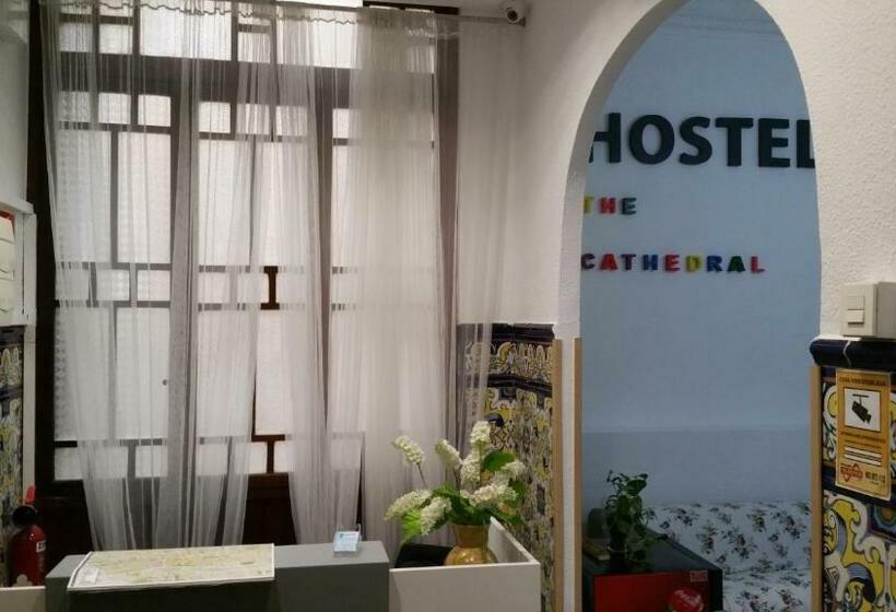 اتاق استاندارد با سرویس بهداشتی مشترک, The Cathedral Hostel
