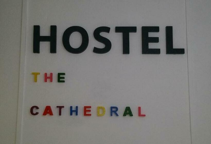 تختخواب در اتاق مشترک, The Cathedral Hostel